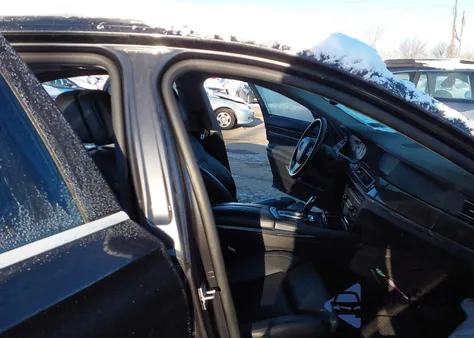 2012 BMW 750Li z USA, uszkodzony, nr VIN WBAKB8C56CC963199